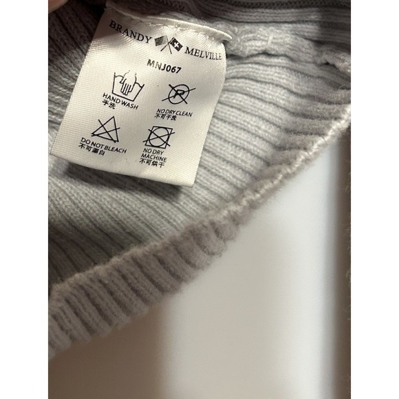 Brandy Melville Sweater Gray Knit Long Sleeve Cropped V-Neck‎ One Size - Picture 4 of 6